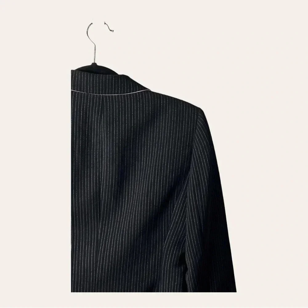 1102. TAHARI ARTHUR S. LEVINE BLAZER PIN STRIPE BACK AND PINK SIZE‎ 4P